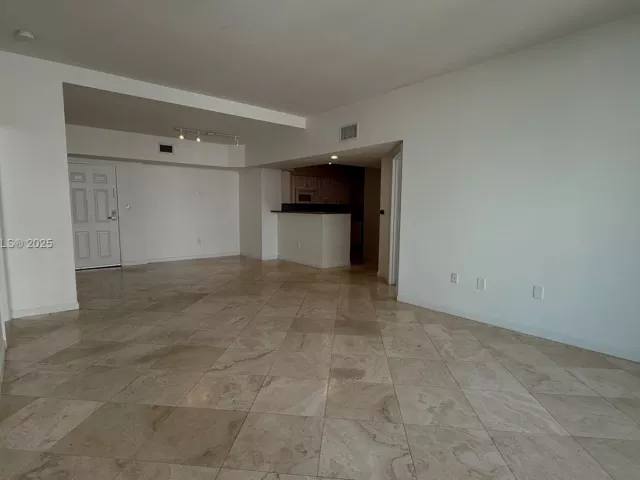 3-bedroom condo for rent in Miami - 1155 Brickell Bay Dr PH104 - MondialRealty