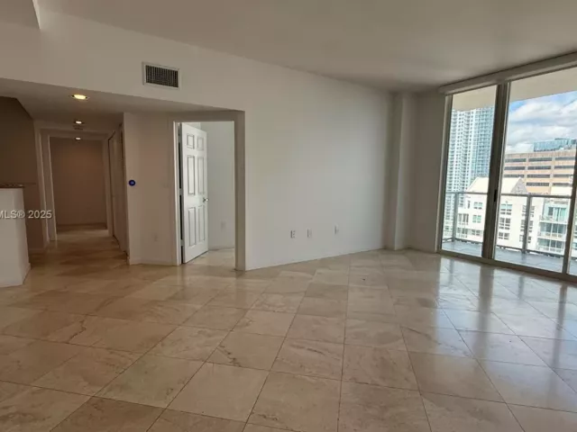 3-bedroom condo for rent in Miami - 1155 Brickell Bay Dr PH104 - MondialRealty
