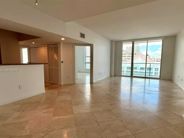 3-bedroom condo for rent in Miami - 1155 Brickell Bay Dr PH104 - MondialRealty