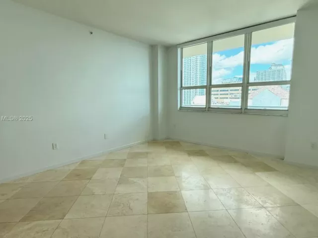 3-bedroom condo for rent in Miami - 1155 Brickell Bay Dr PH104 - MondialRealty
