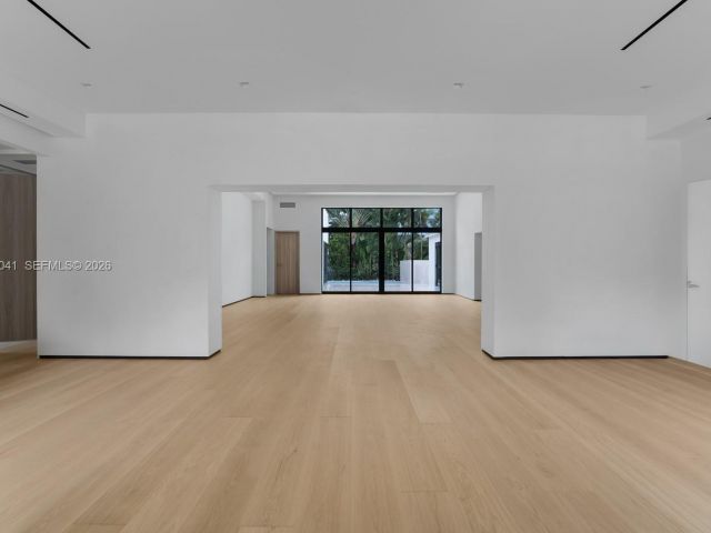 Home for sale at 1520 W 22nd St - photo 7521218