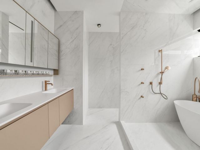 Home for sale at 1520 W 22nd St - photo 7521220