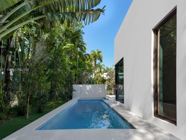 Home for sale at 1520 W 22nd St - photo 7521222