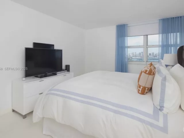 2-bedroom condo for sale in Miami Beach - 650 West Ave 2801 - MondialRealty