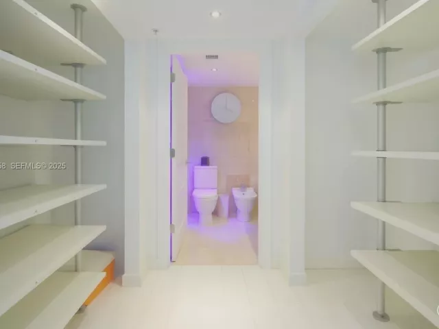 2-bedroom condo for sale in Miami Beach - 650 West Ave 2801 - MondialRealty