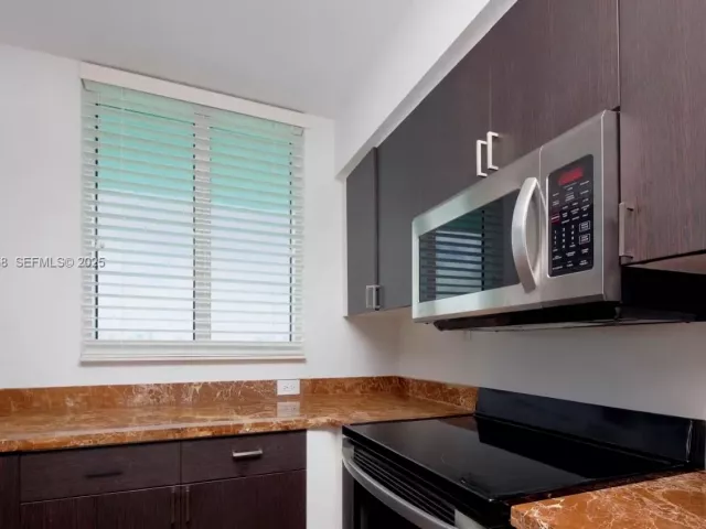 2-bedroom condo for sale in Miami Beach - 650 West Ave 2801 - MondialRealty
