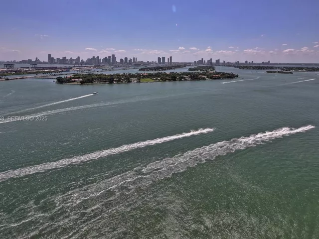 2-bedroom condo for sale in Miami Beach - 650 West Ave 2801 - MondialRealty