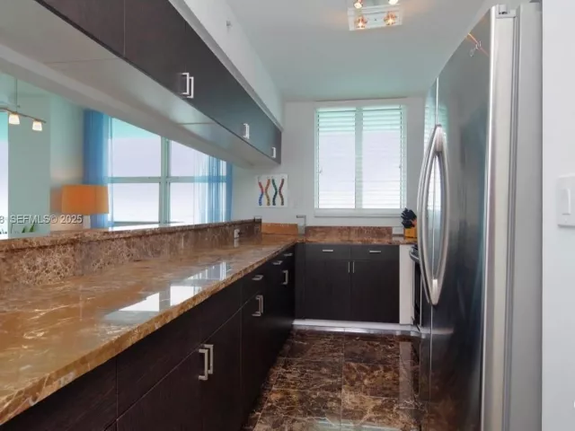 2-bedroom condo for sale in Miami Beach - 650 West Ave 2801 - MondialRealty