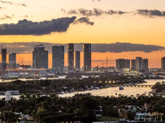 2-bedroom condo for sale in Miami Beach - 650 West Ave 2801 - MondialRealty