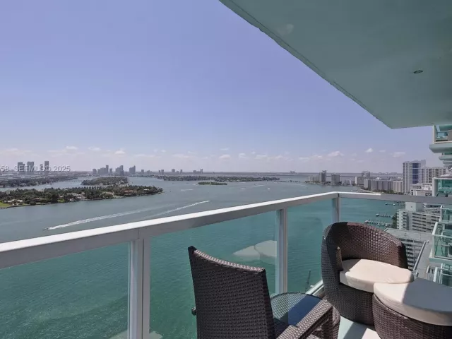 2-bedroom condo for sale in Miami Beach - 650 West Ave 2801 - MondialRealty