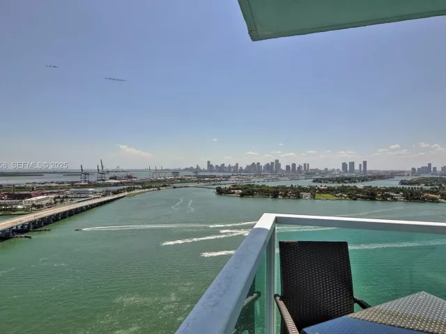 2-bedroom condo for sale in Miami Beach - 650 West Ave 2801 - MondialRealty