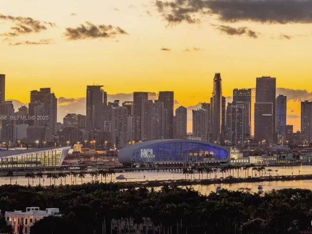 2-bedroom condo for sale in Miami Beach - 650 West Ave 2801 - MondialRealty