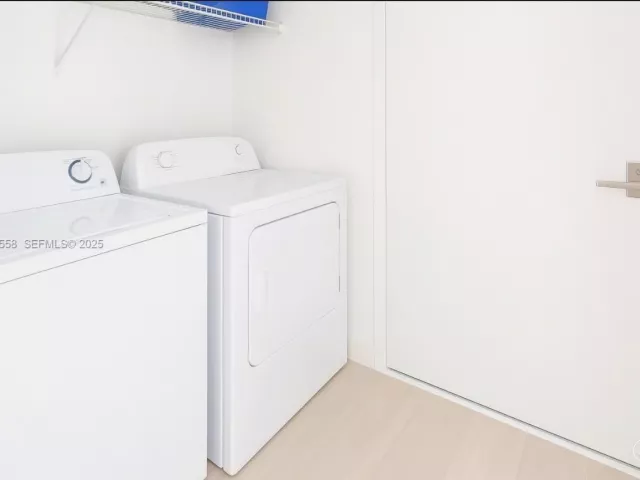 2-bedroom condo for sale in Miami Beach - 650 West Ave 2801 - MondialRealty