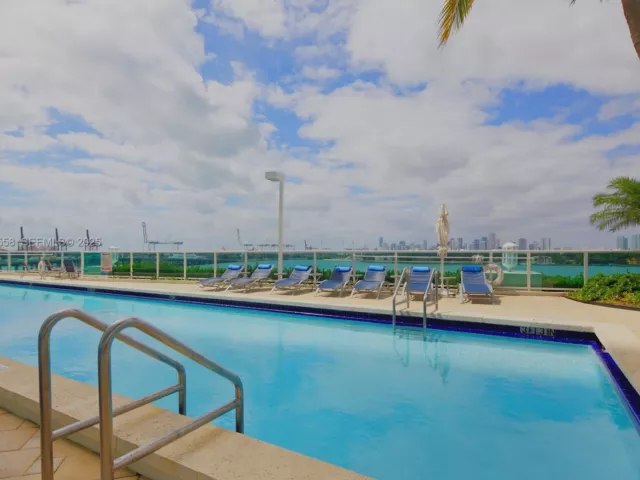 2-bedroom condo for sale in Miami Beach - 650 West Ave 2801 - MondialRealty