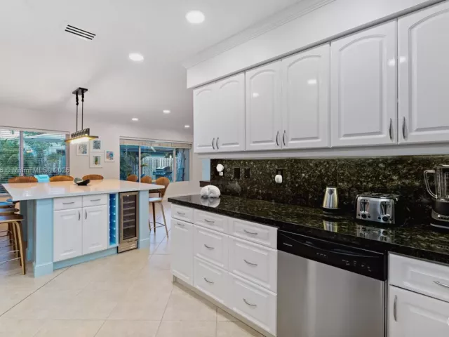 3-bedroom home for sale in Lauderdale By The Sea - 290 Tropic Dr - MondialRealty