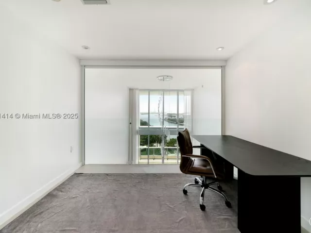 2-bedroom condo for rent in Miami - 900 Biscayne Blvd 905 - MondialRealty