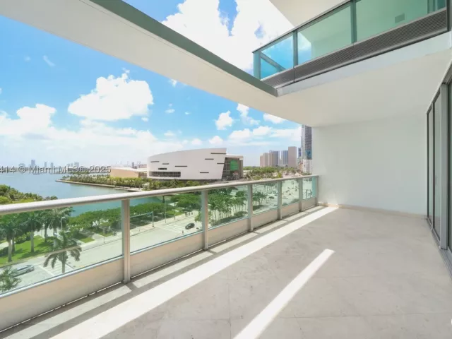 2-bedroom condo for rent in Miami - 900 Biscayne Blvd 905 - MondialRealty