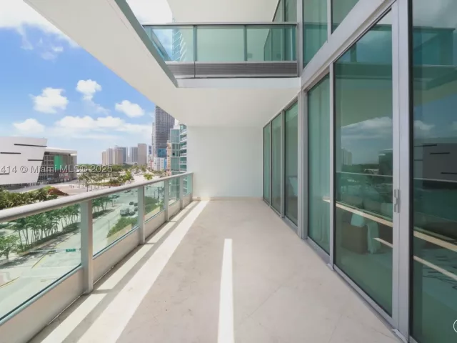 2-bedroom condo for rent in Miami - 900 Biscayne Blvd 905 - MondialRealty
