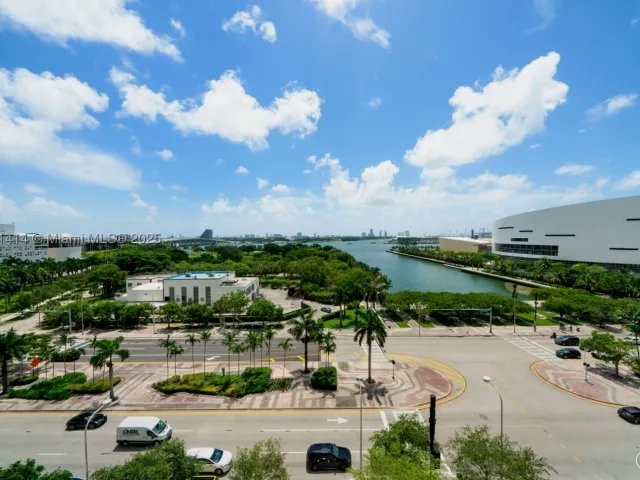 2-bedroom condo for rent in Miami - 900 Biscayne Blvd 905 - MondialRealty