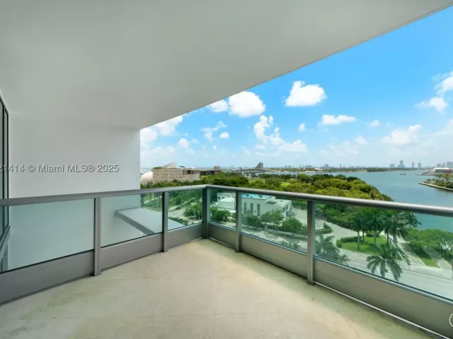 2-bedroom condo for rent in Miami - 900 Biscayne Blvd 905 - MondialRealty