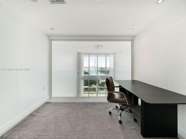 Apartment for rent  Unit #905 - photo 6835769