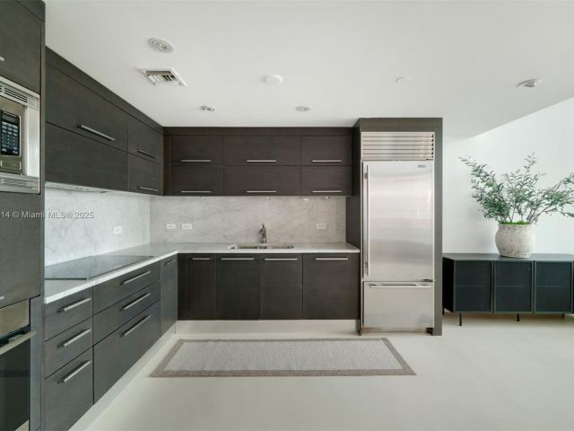 Apartment for rent  Unit #905 - photo 6835780