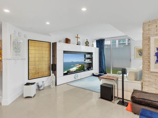 Apartment for sale  Unit #2-301 - photo 6836719