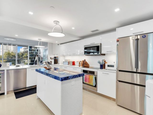 Apartment for sale  Unit #2-301 - photo 6836722