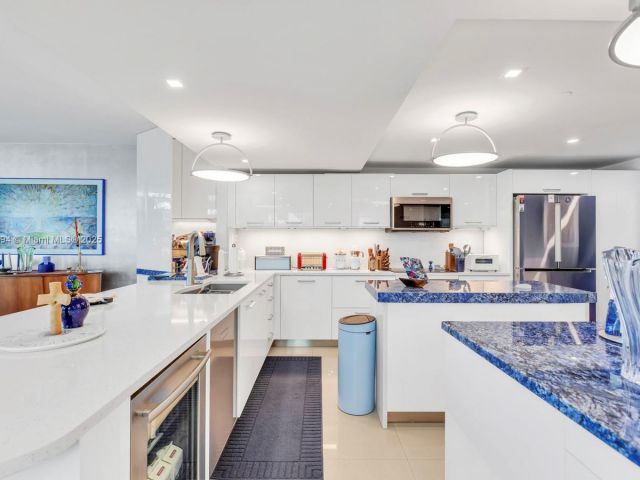 Apartment for sale  Unit #2-301 - photo 6836723