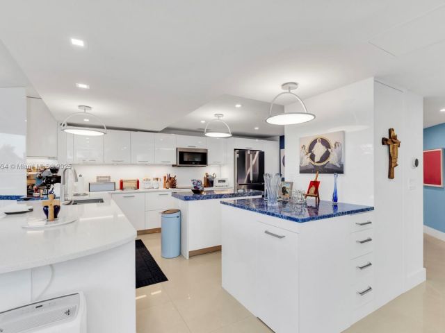 Apartment for sale  Unit #2-301 - photo 6836724