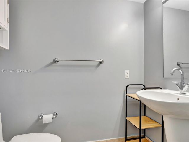 Apartment for sale  Unit #1212 - photo 6836182