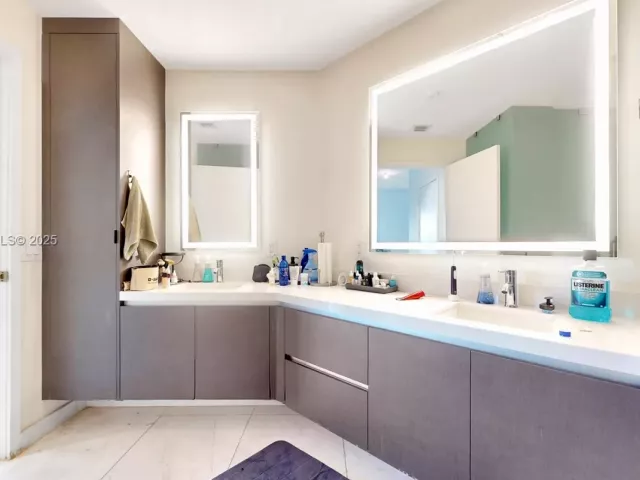 3-bedroom condo for sale in Miami - 851 NE 1st Ave 1508 - MondialRealty