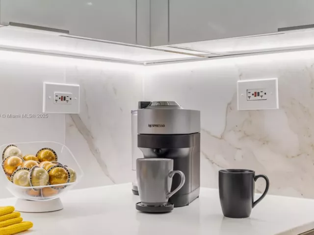 1-bedroom condo for sale in Miami Beach - 1500 Bay Rd 1558S - MondialRealty