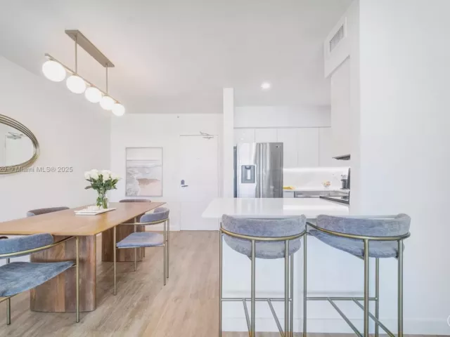 1-bedroom condo for sale in Miami Beach - 1500 Bay Rd 1558S - MondialRealty