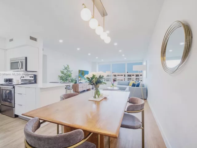 1-bedroom condo for sale in Miami Beach - 1500 Bay Rd 1558S - MondialRealty