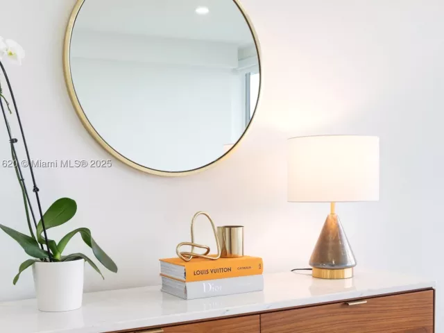 1-bedroom condo for sale in Miami Beach - 1500 Bay Rd 1558S - MondialRealty
