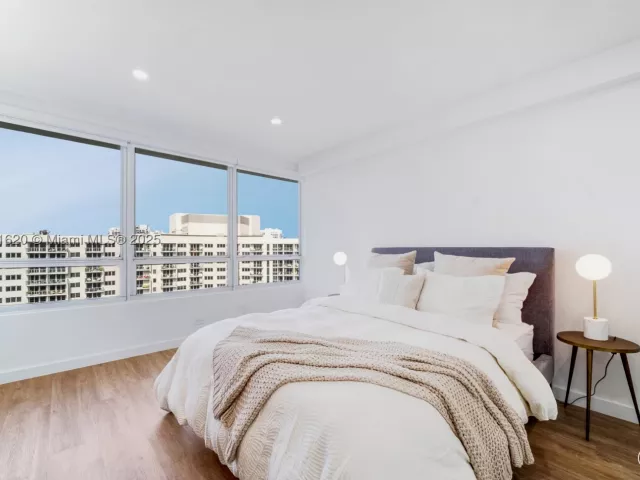 1-bedroom condo for sale in Miami Beach - 1500 Bay Rd 1558S - MondialRealty