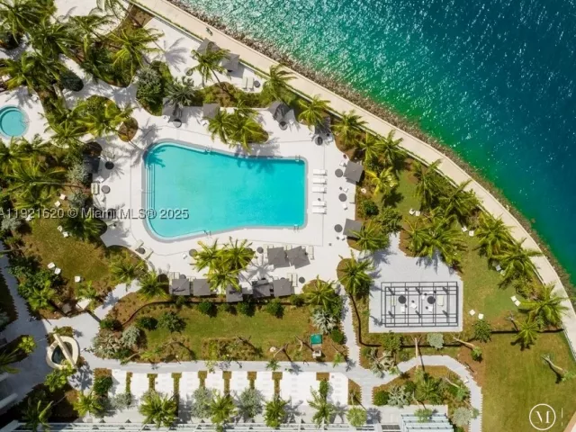 1-bedroom condo for sale in Miami Beach - 1500 Bay Rd 1558S - MondialRealty