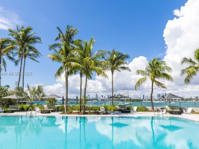 1-bedroom condo for sale in Miami Beach - 1500 Bay Rd 1558S - MondialRealty