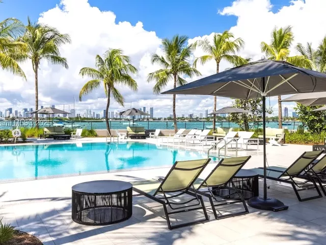1-bedroom condo for sale in Miami Beach - 1500 Bay Rd 1558S - MondialRealty