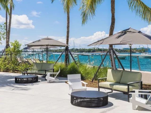1-bedroom condo for sale in Miami Beach - 1500 Bay Rd 1558S - MondialRealty