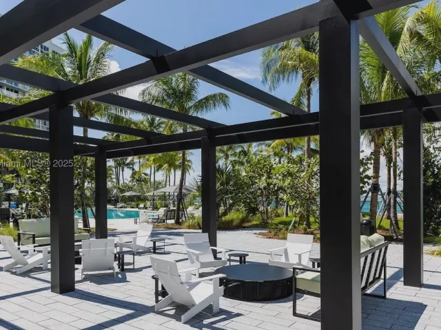 1-bedroom condo for sale in Miami Beach - 1500 Bay Rd 1558S - MondialRealty