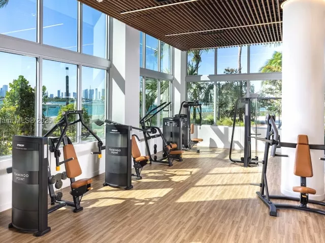 1-bedroom condo for sale in Miami Beach - 1500 Bay Rd 1558S - MondialRealty
