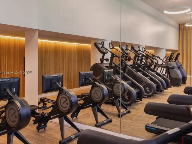 1-bedroom condo for sale in Miami Beach - 1500 Bay Rd 1558S - MondialRealty
