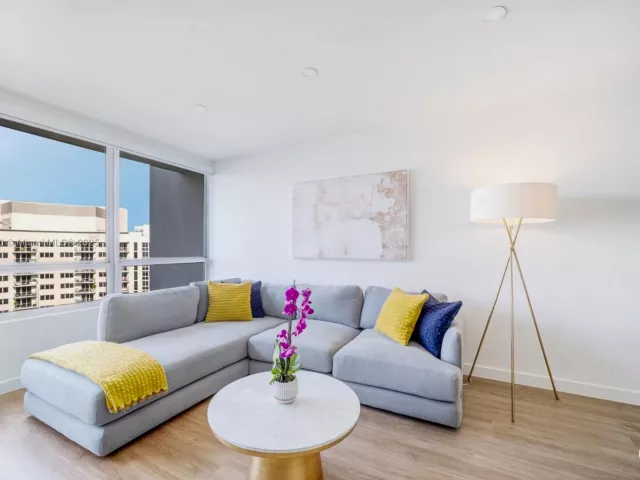 1-bedroom condo for sale in Miami Beach - 1500 Bay Rd 1558S - MondialRealty