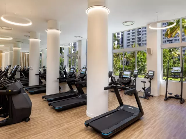 1-bedroom condo for sale in Miami Beach - 1500 Bay Rd 1558S - MondialRealty