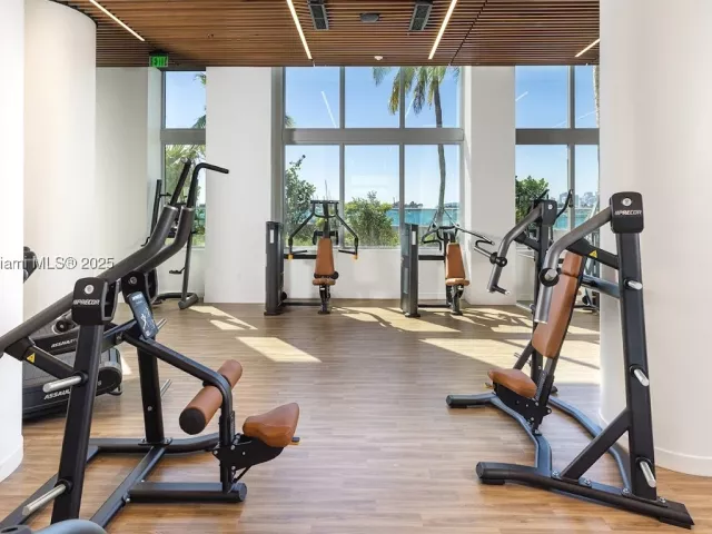 1-bedroom condo for sale in Miami Beach - 1500 Bay Rd 1558S - MondialRealty