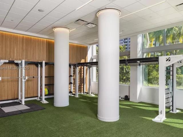 1-bedroom condo for sale in Miami Beach - 1500 Bay Rd 1558S - MondialRealty