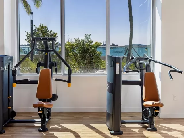 1-bedroom condo for sale in Miami Beach - 1500 Bay Rd 1558S - MondialRealty