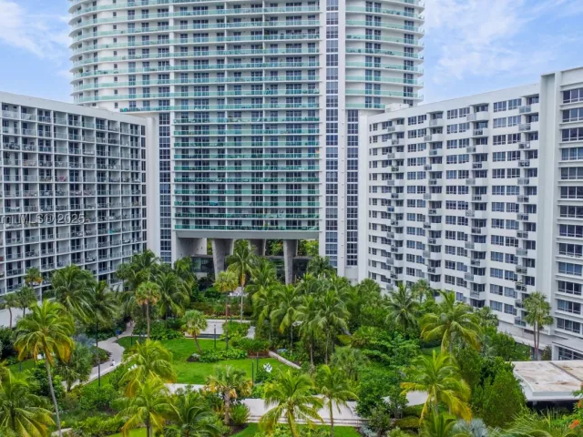 1-bedroom condo for sale in Miami Beach - 1500 Bay Rd 1558S - MondialRealty